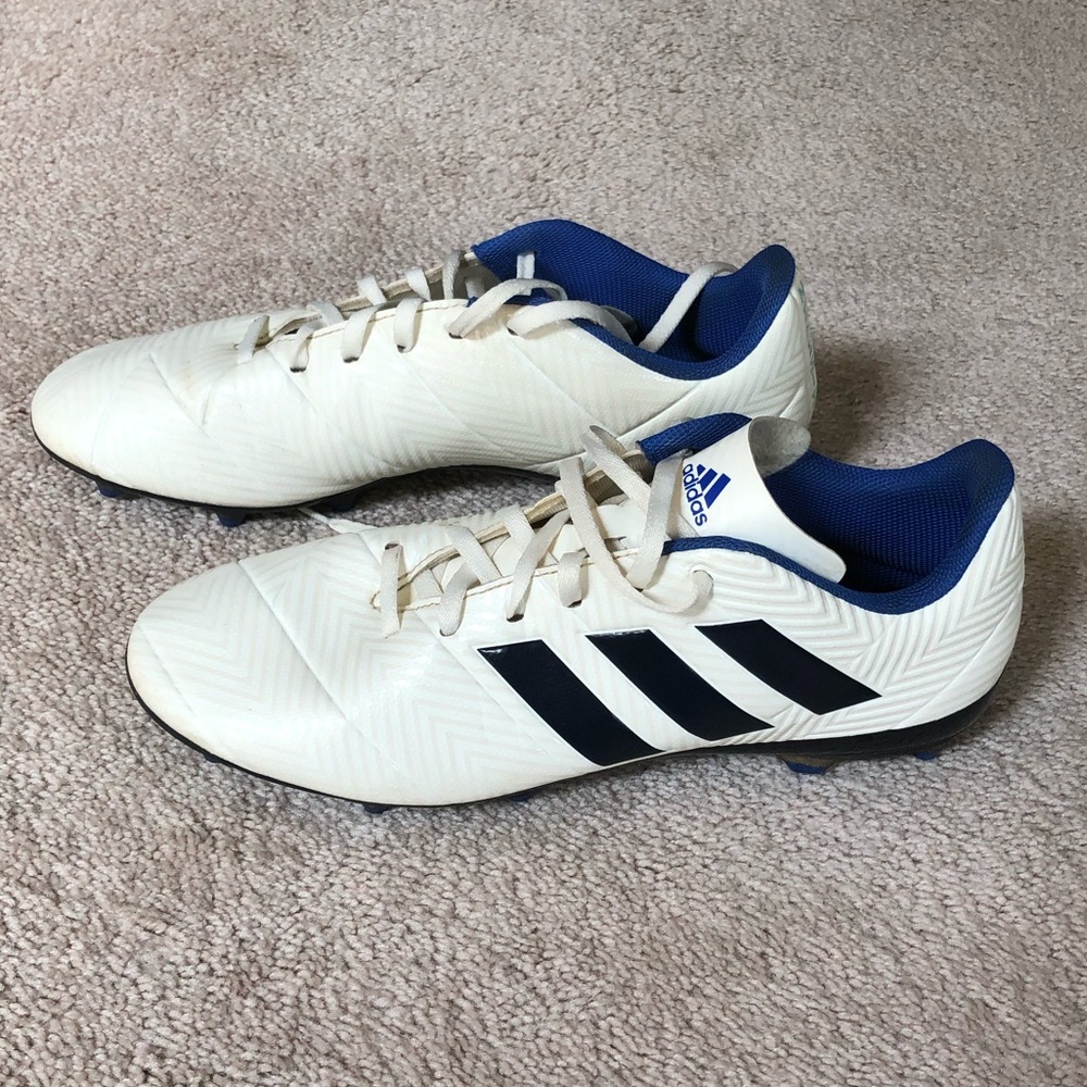 Women’s Adidas Nemeziz 18.4 Soccer shoes Sz 10